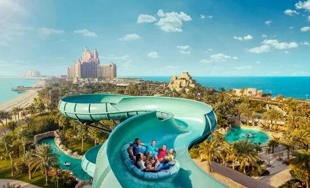 Aquaventure Wasserpark in Dubai mit vielen Rutschen und Attraktionen