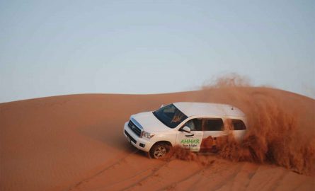 Dune Bashing: mit dem Jeep über die Sanddünen