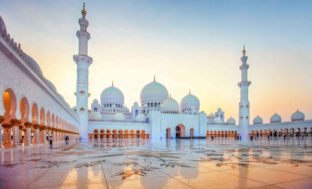 Scheich Zayed Moschee in Abu Dhabi von außen