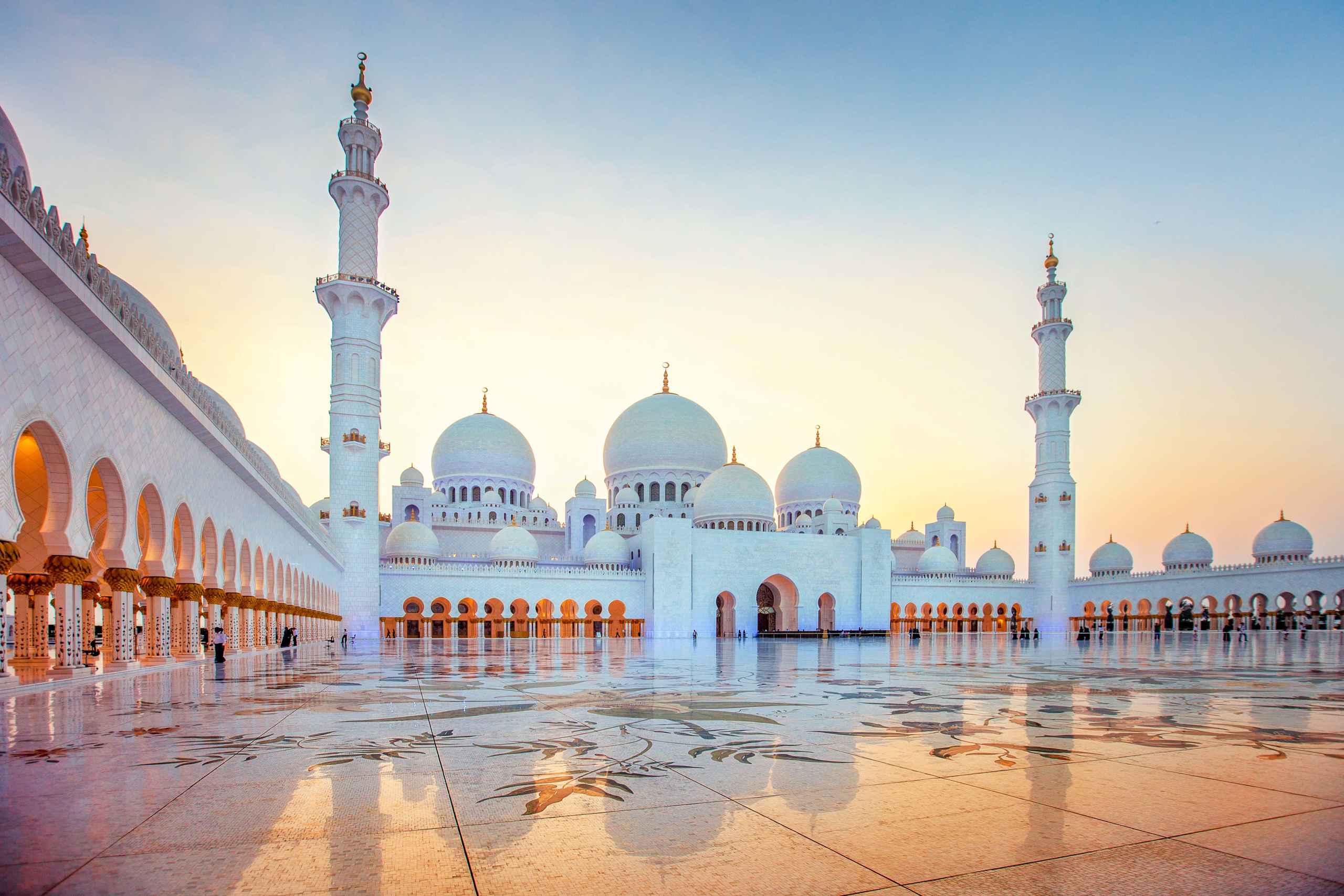 Scheich Zayed Moschee in Abu Dhabi von außen