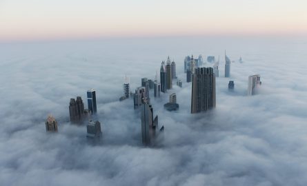 Dubai versunken im Nebel