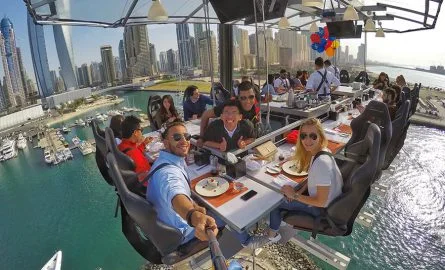 Abheben mit dem Dinner in the Sky in Dubai