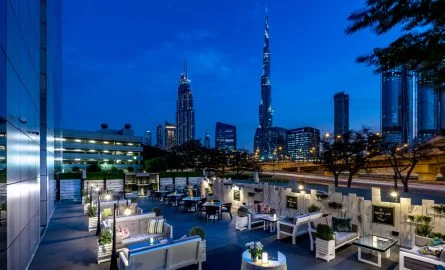 Dusit Thani Hotel mit Burj Khalifa Blick