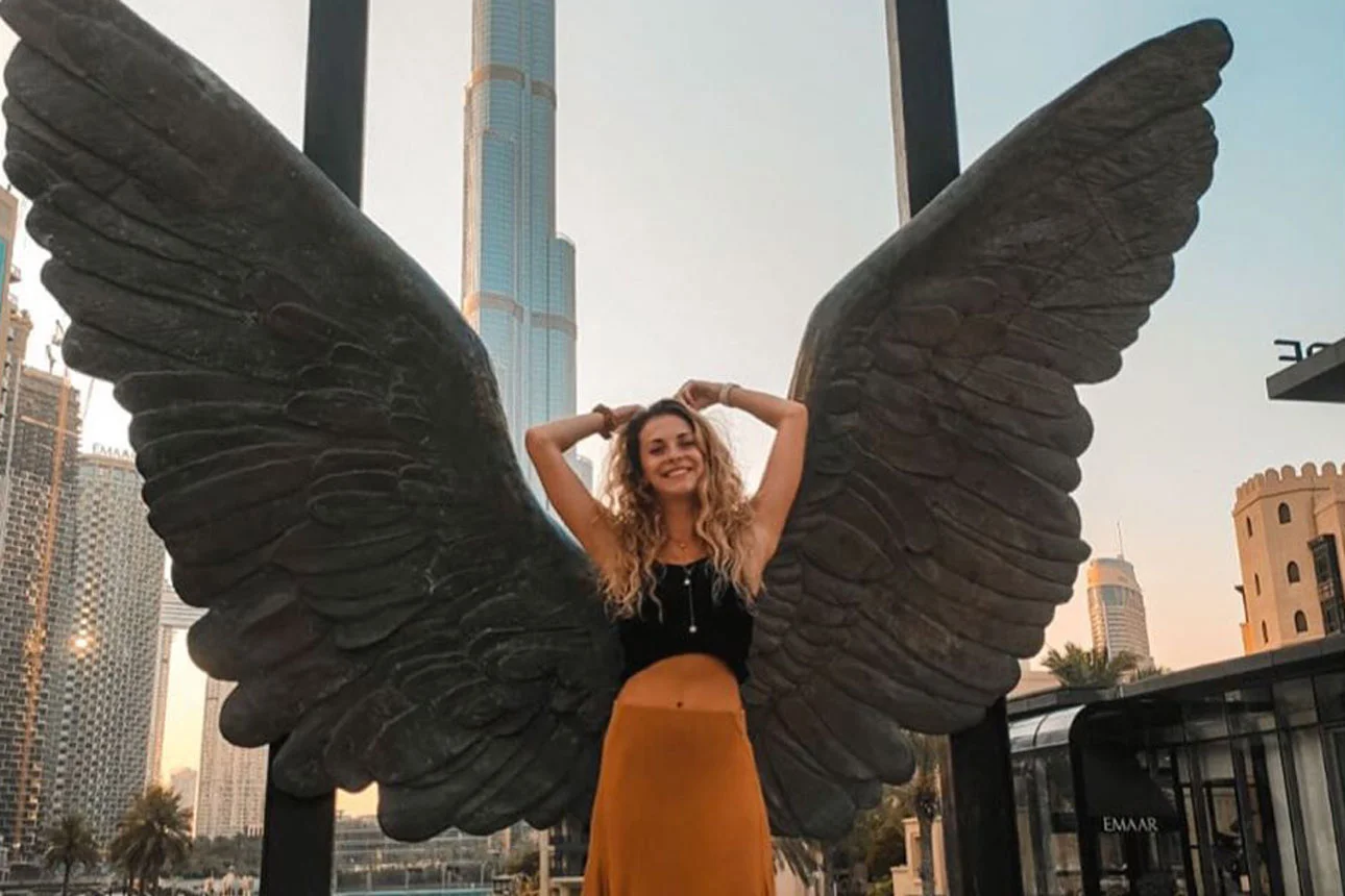 Fotoshooting vor den Wings of Mexico in Dubai